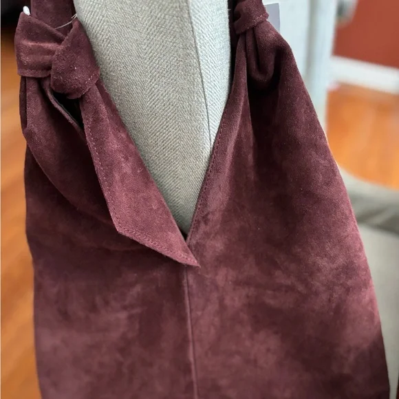 Anna Paola Chic Burgundy Suede Tote Bag - Picture 3 of 8